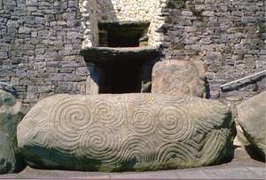 [photograph of the Newgrange triglyph]