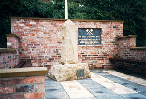 [photo of the monument at Standford Bridge]